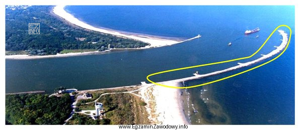 Na rysunku żółtą linią jest obwiedziona część portu definiowana jako