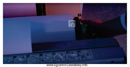 Ręczny system kontrolowania przesuwu roli, widoczny na zdjęciu, 