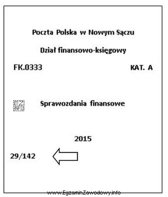 Element oznaczenia teczki aktowej, wskazany strzałką wpisuje