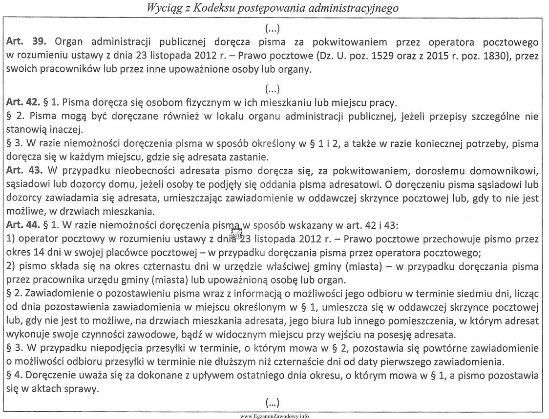 Jeżeli organ doręcza pismo przez operatora pocztowego, w 