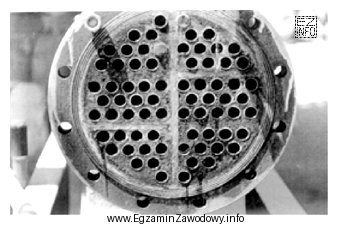 Na podstawie fotografii oceń stan techniczny wkładu rurkowego wymiennika 