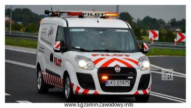Który ładunek musi być pilotowany przez pojazd przedstawiony na 