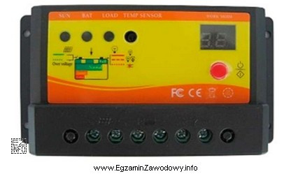 Przedstawiony na rysunku regulator ładowania podłącza się 