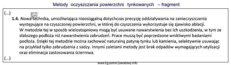 Którą z metod oczyszczania powierzchni tynkowanych opisano w tabeli?
