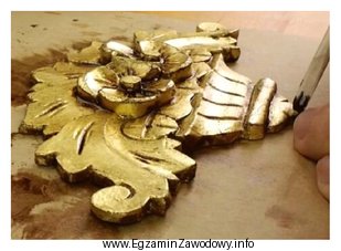 Wygląd starego złota ornamentu przedstawionego na zdjęciu 