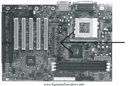 Przedstawione na fotografii zaproponowane przez firmę Intel - AGP gniazdo 