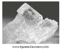 Minerał przedstawiony na rysunku, rozpuszczalny w wodzie, którego głó