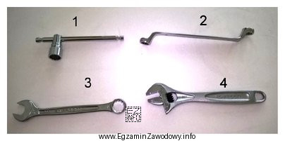 Klucz oczkowy z odsadzeniem oznaczono cyfrą