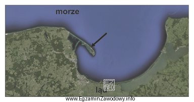 Forma terenu zaznaczona na zdjęciu satelitarnym strzałką powstał