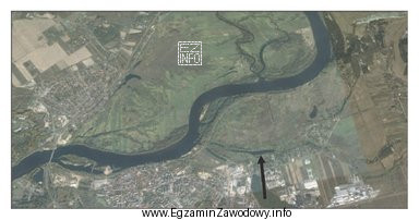 Obiekt zaznaczony na zdjęciu satelitarnym strzałką jest