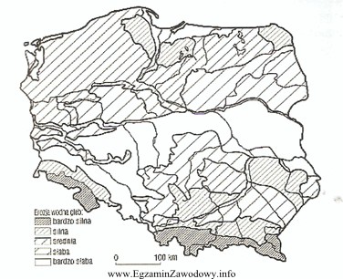 Mapa przedstawia zagrożenie erozją wodną gleb na terenie Polski. 