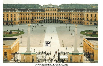 Zespół pałacowo-ogrodowy Schönbrunn to atrakcja turystyczna proponowana podczas 