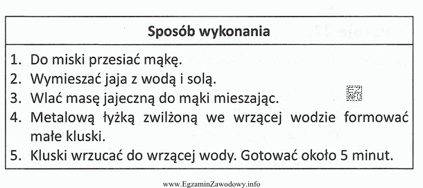 W tabeli przedstawiono sposób wykonania klusek