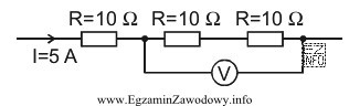 Jaką wartość napięcia powinien wskazać woltomierz umieszczony w 