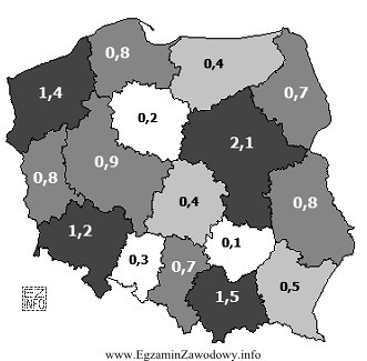 Na podstawie zamieszczonej mapy Polski, przedstawiającej liczbę turystów 